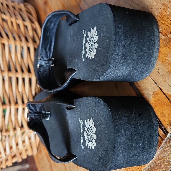 Rhinestone Yellow Box Wedge Flip- Flops sz 10 Black‎ Leather - Picture 3 of 12